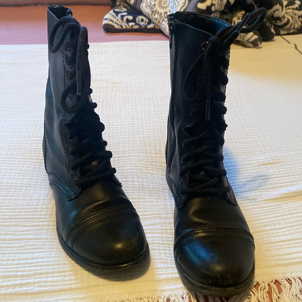 Black Steve Madden Troopa boots leather